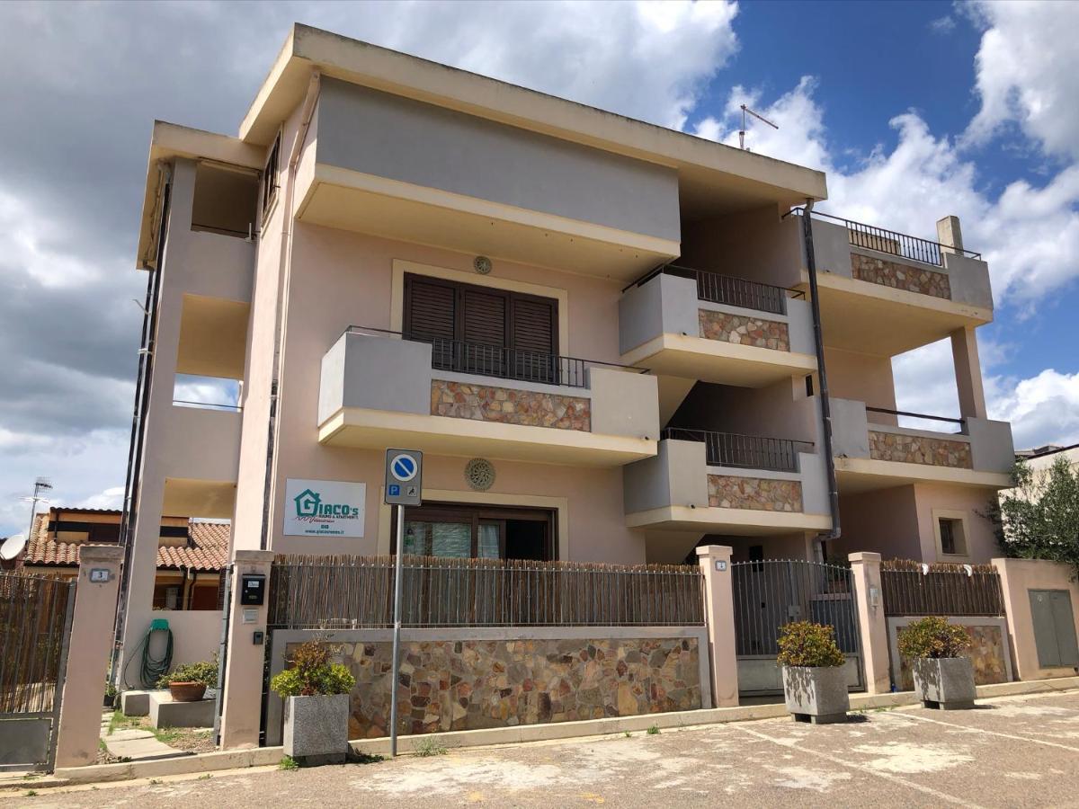 Giaco'S Apartments 1 วิลลัสซีมีอุส ภายนอก รูปภาพ